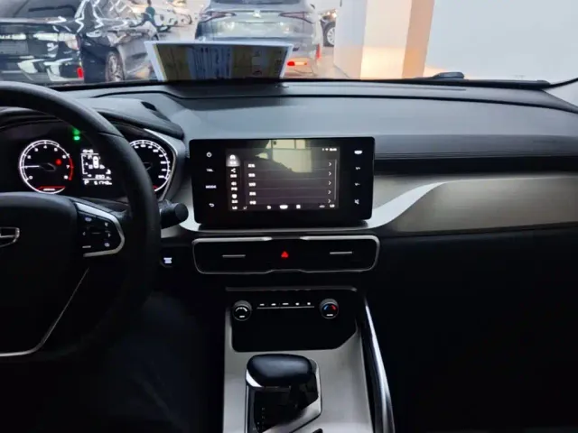 Geely Binyue — Фото автомобиля 9