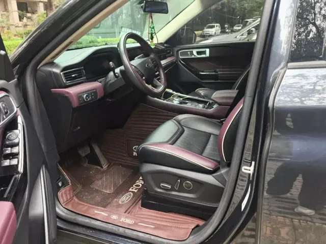 Ford Explorer — Фото автомобиля 9