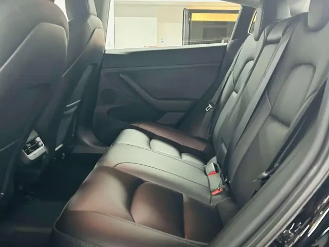 Tesla Model 3 — Фото автомобиля 5