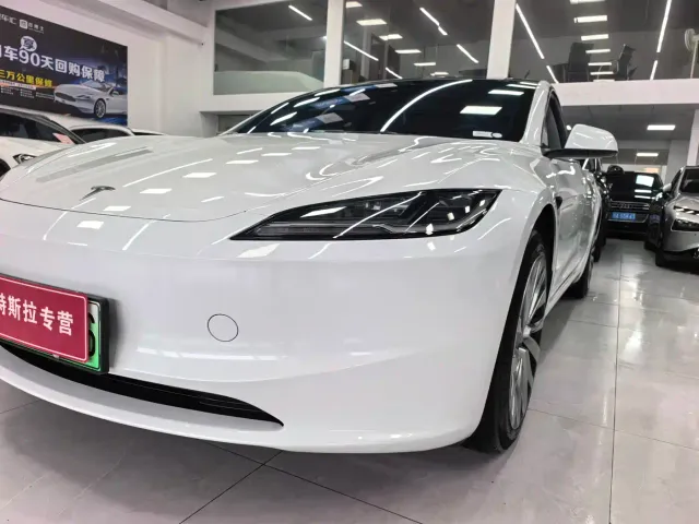 Tesla Model 3 — Фото автомобиля 4