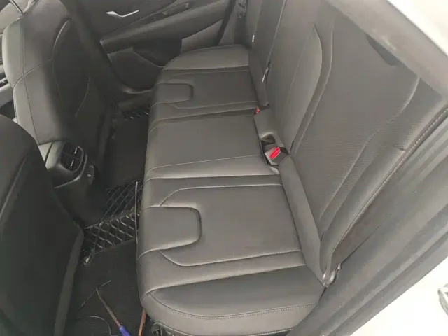 Hyundai Elantra — Фото автомобиля 16