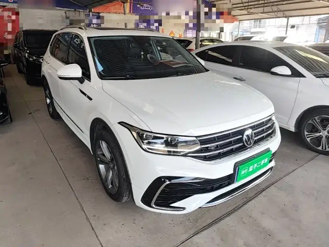 Volkswagen Tiguan L — Фото автомобиля 3