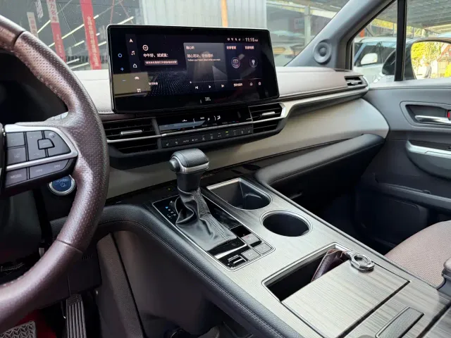 Toyota Granvia — Фото автомобиля 10