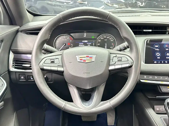Cadillac XT4 — Фото автомобиля 18