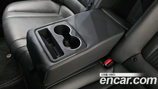 Hyundai Grandeur Grandeur (GN7) 2.5 Бензин 2WD — Фото автомобиля 26