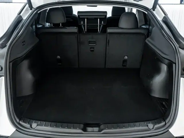 Tesla Model Y — Фото автомобиля 13