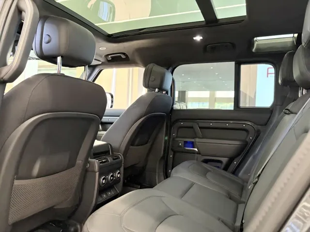 Land Rover Defender — Фото автомобиля 17