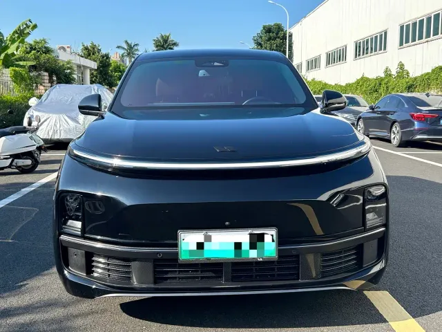 Li Auto L8 — Фото автомобиля 2
