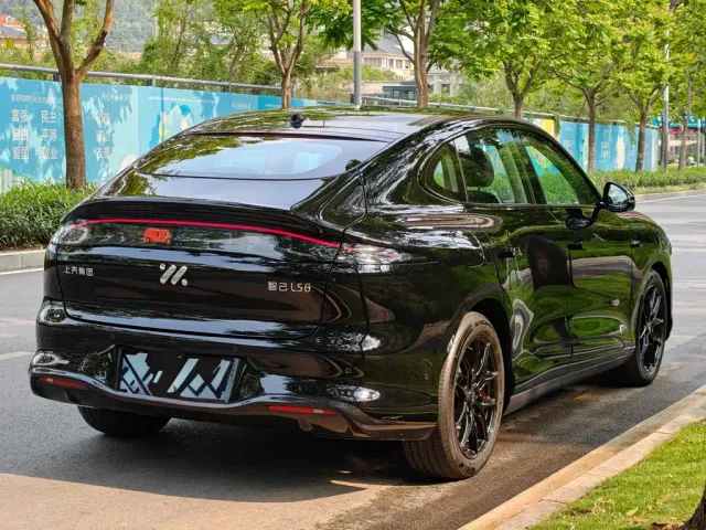 IM Motors LS6 — Фото автомобиля 8
