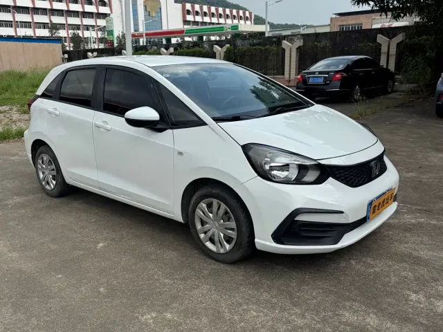 Honda Fit — Фото автомобиля 3