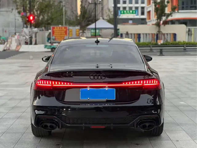 Audi A7L — Фото автомобиля 8
