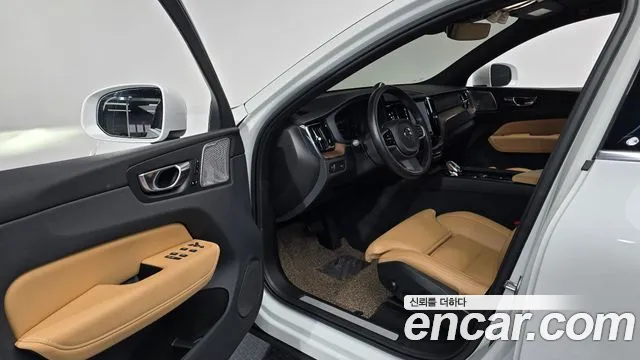 Вольво XC60 — Фото автомобиля 8