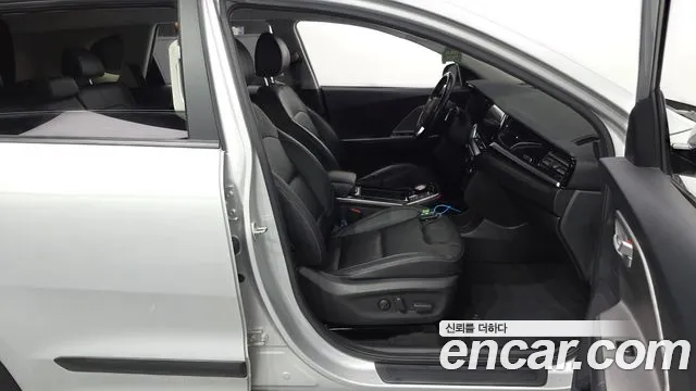 Kia Niro — Фото автомобиля 16