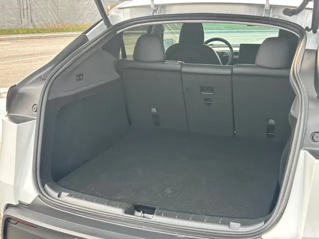 Tesla Model Y — Фото автомобиля 15