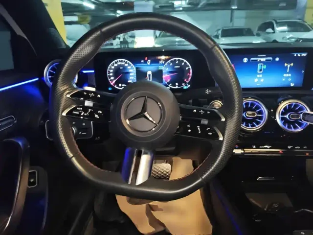 Mercedes-Benz Mercedes-Benz A-Class 2023 A 200 L Fashion — Фото автомобиля 10