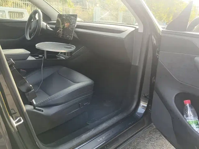 Tesla Model Y — Фото автомобиля 12