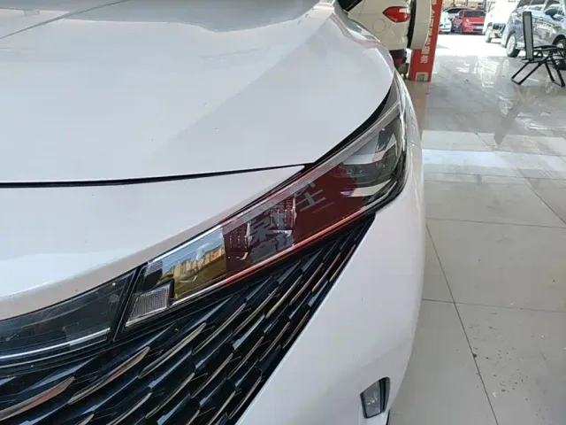 Roewe RX5 — Фото автомобиля 23