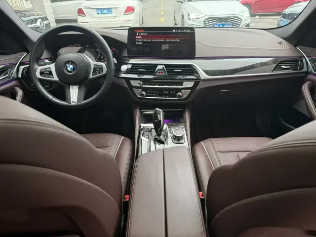 BMW 5 Series — Фото автомобиля 4