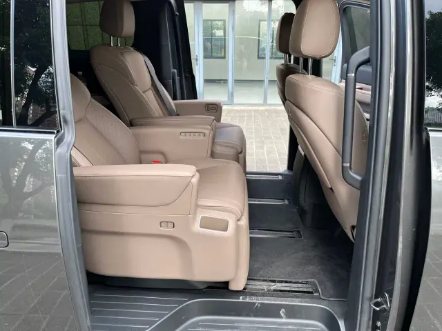 Li Auto MEGA — Фото автомобиля 13