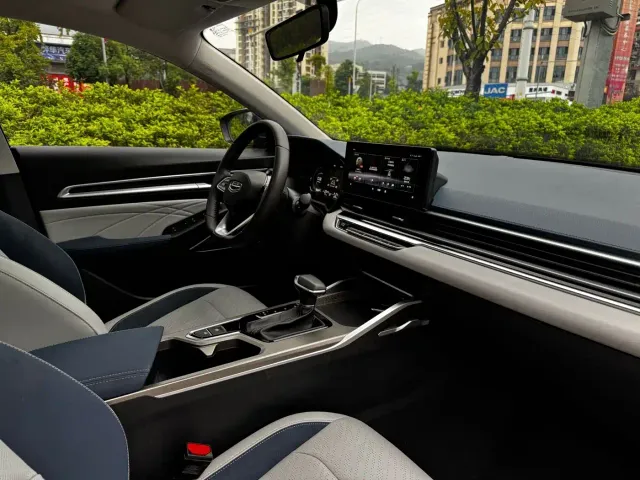 Geely Emgrand — Фото автомобиля 12