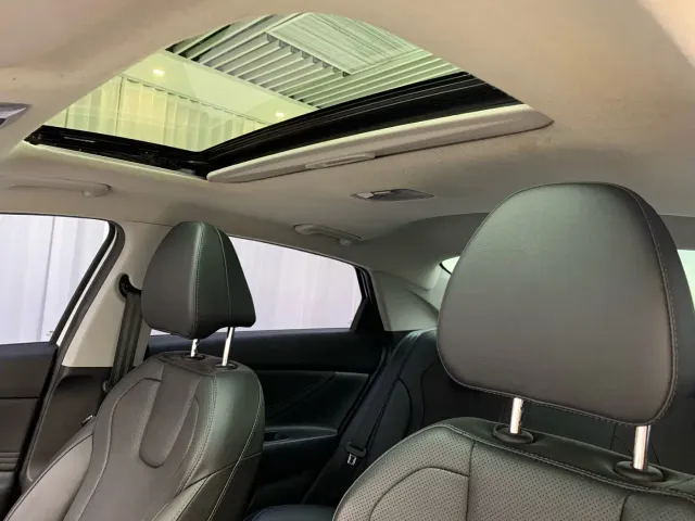 Hyundai Elantra — Фото автомобиля 10