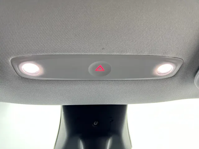 Tesla Model Y — Фото автомобиля 16