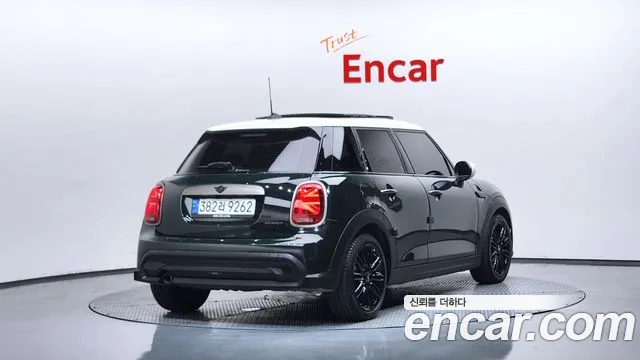 Mini Cooper Cooper 5 дверей Resolute Edition — Фото автомобиля 2