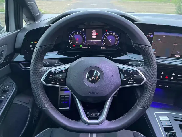 Volkswagen Golf — Фото автомобиля 17