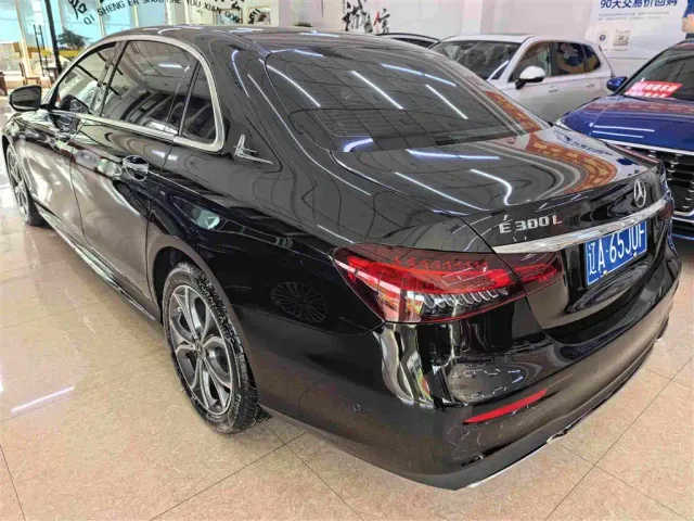 Mercedes-Benz E-Class — Фото автомобиля 4
