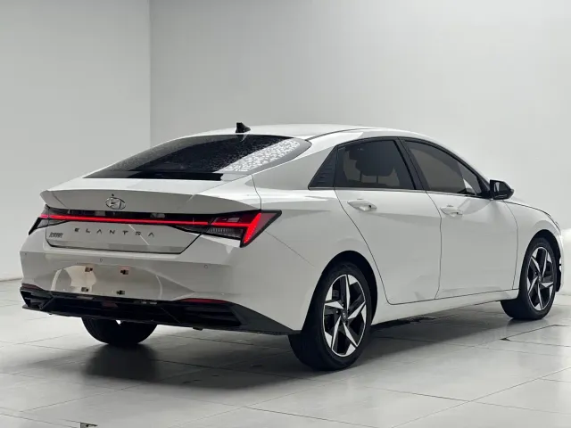 Hyundai Elantra — Фото автомобиля 9