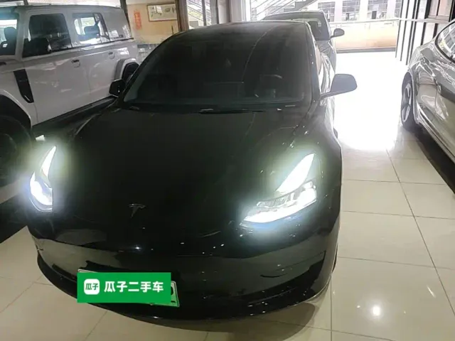 Tesla Model 3 — Фото автомобиля 2