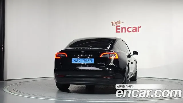 Tesla Model 3 — Фото автомобиля 4