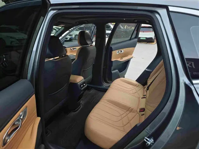 Geely Galaxy Starship 7 EM-i — Фото автомобиля 7