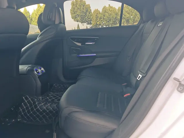 Mercedes-Benz C-Class — Фото автомобиля 15