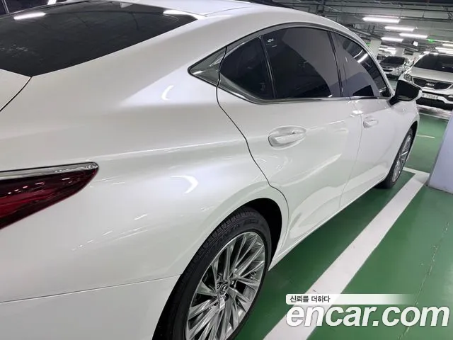 Lexus ES 7th Gen — Фото автомобиля 14