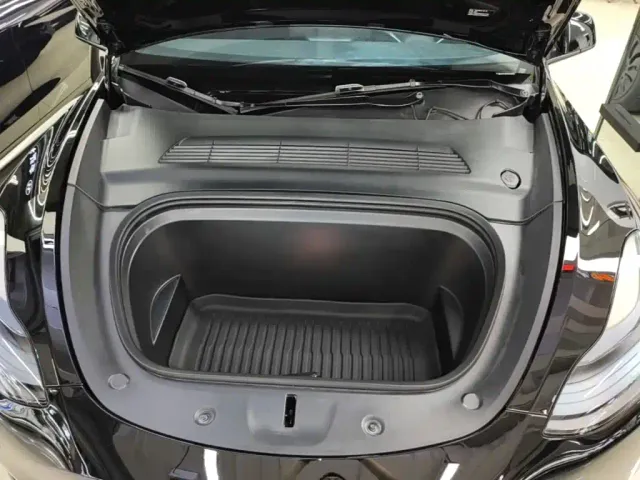 Tesla Model Y — Фото автомобиля 19