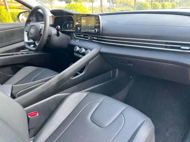 Hyundai Elantra — Фото автомобиля 16