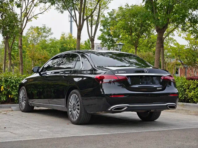 Mercedes-Benz E-Class — Фото автомобиля 14