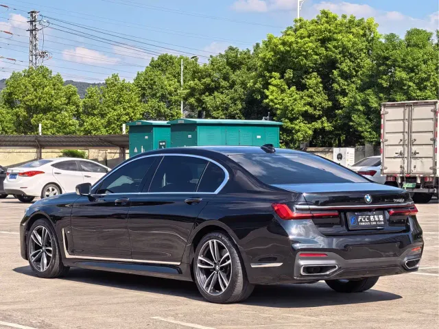 BMW 7 Series — Фото автомобиля 4