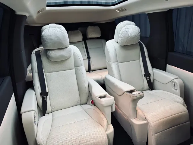 Li Auto MEGA — Фото автомобиля 15