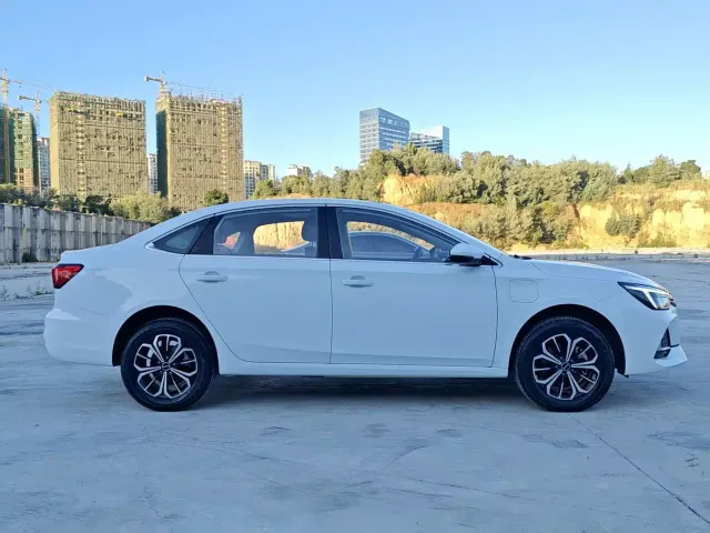 Roewe i6 MAX EV — Фото автомобиля 12