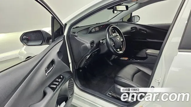 Toyota Prius — Фото автомобиля 10