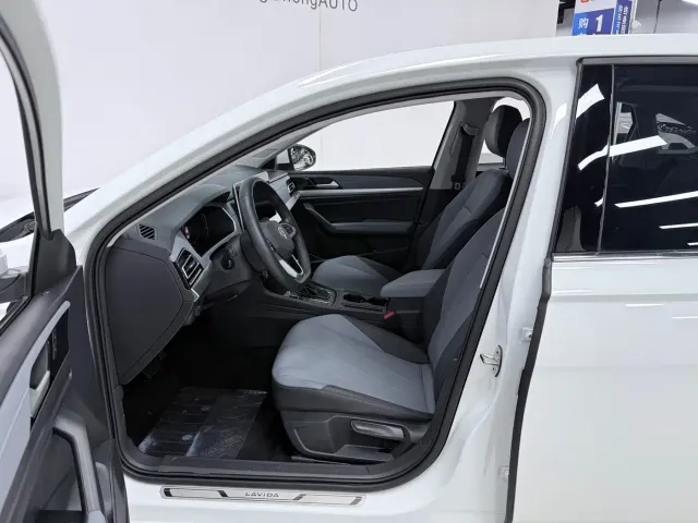 Volkswagen Lavida — Фото автомобиля 10