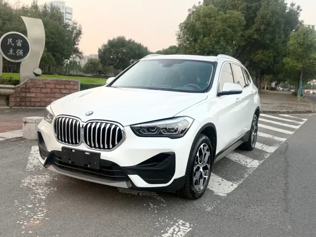 Фотография автомобиля — BMW X1