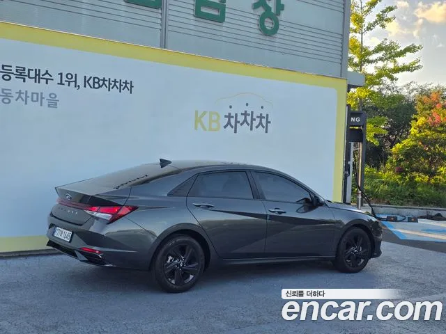 Hyundai Avante CN7 — Фото автомобиля 2