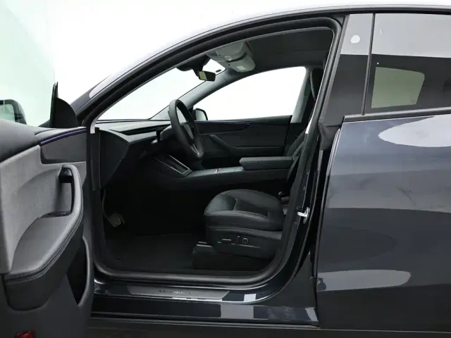 Tesla Model Y — Фото автомобиля 10