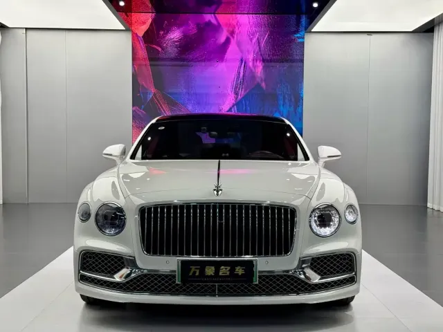 Bentley Flying Spur Plug-in Hybrid 2022 2.9T V6 Hybrid — Фото автомобиля 2