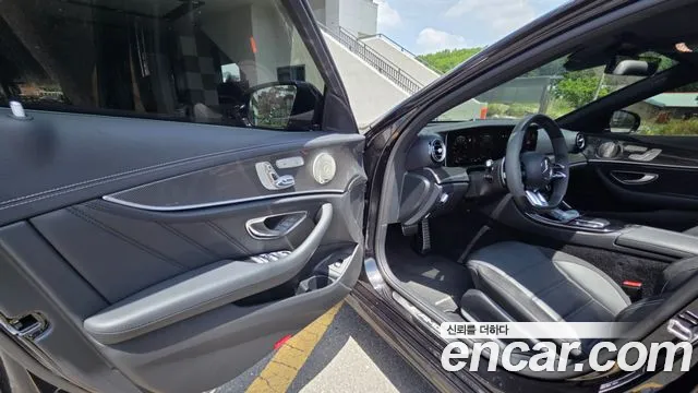 Mercedes-Benz E-Class — Фото автомобиля 12