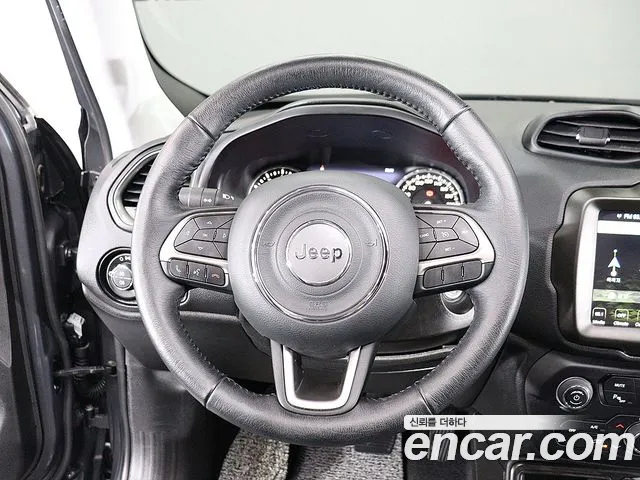 Jeep Renegade — Фото автомобиля 8
