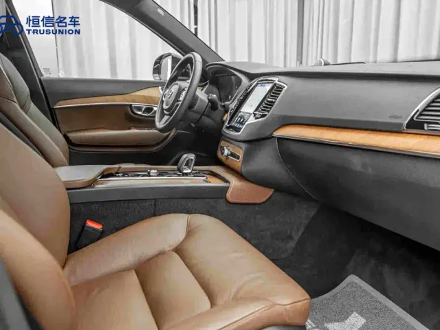 Volvo XC90 — Фото автомобиля 14